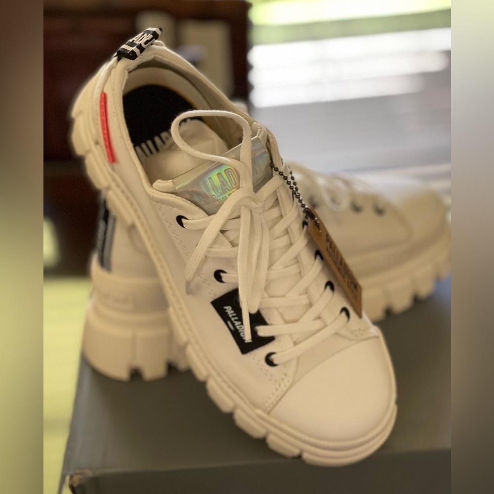 NWT Palladium Revolt Lo TX - Star White